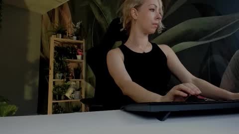 Lylith Skye NO NUDE model online show from 11.19.25