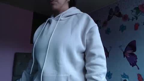 Snapshot of lylyum_k chatting on 10.29.25 kat online show from 10.29.25