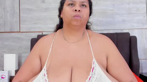 Snapshot of lynn_and_esteban chatting on 01.15.25 Lynn jonnes online show from 01.15.25