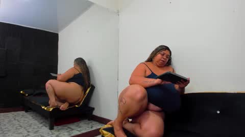 Snapshot of lynn_and_esteban chatting on 11.26.25 Lynn jonnes online show from 11.26.25