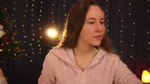 Snapshot of lynn_feline chatting on 01.01.25 Lynn online show from 01.01.25