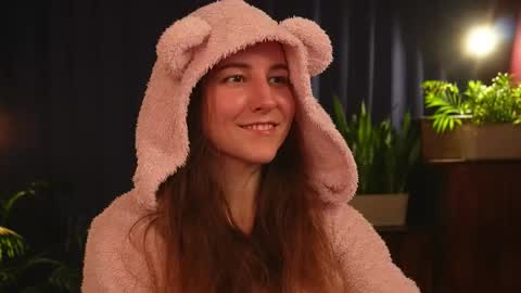 Snapshot of lynn_feline chatting on 11.21.25 Lynn online show from 11.21.25