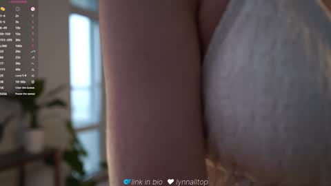 Snapshot of lynnalltop chatting on 11.05.25 Natasha online show from 11.05.25