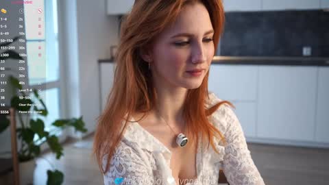 Snapshot of lynnalltop chatting on 11.06.25 Natasha online show from 11.06.25