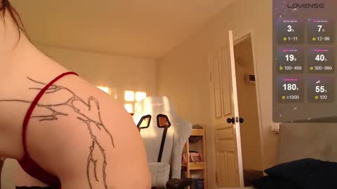 Snapshot of lynne_dawson chatting on 02.10.25 lynne_dawson online show from 02.10.25