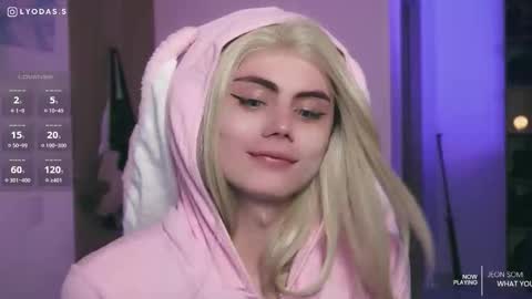 Snapshot of lyodass chatting on 10.21.25 Lyodass online show from 10.21.25