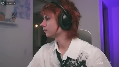 Snapshot of lyodass chatting on 12.21.25 Lyodass online show from 12.21.25