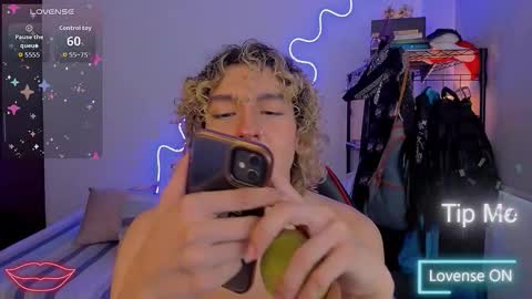 Snapshot of lyric_mirage chatting on 12.22.25 Lyric online show from 12.22.25