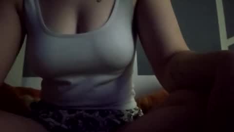 Snapshot of lyssacroft chatting on 12.22.25 lyssacroft online show from 12.22.25