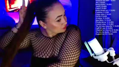 Snapshot of m33li chatting on 06.19.26 Meli online show from 06.19.26