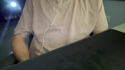 Snapshot of m_pete chatting on 10.06.25 m_pete online show from 10.06.25