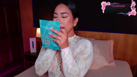 Snapshot of maaluuh chatting on 06.25.26 Malu Lopez online show from 06.25.26