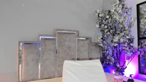 Snapshot of maaracooper chatting on 11.18.25 Maraacooper online show from 11.18.25