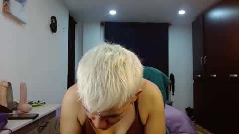 Snapshot of mackenziemoon chatting on 02.23.26 Noah Askew online show from 02.23.26