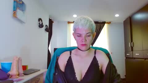 Snapshot of mackenziemoon chatting on 02.26.26 Noah Askew online show from 02.26.26