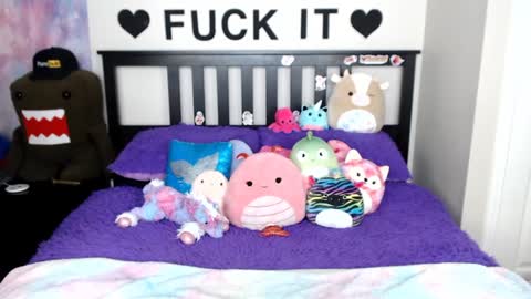 Mackenzie Wolfe online show from 01.03.25