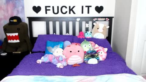 Mackenzie Wolfe online show from 01.07.25