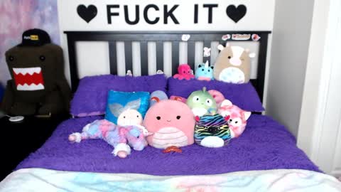 Mackenzie Wolfe online show from 02.20.25