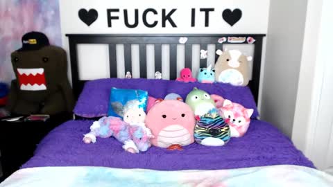 Mackenzie Wolfe online show from 03.10.25