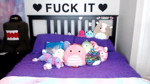 Mackenzie Wolfe online show from 10.26.25