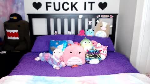 Mackenzie Wolfe online show from 12.23.25