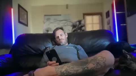 Snapshot of mackincaliallday chatting on 10.11.25 MackinCaliAllDay online show from 10.11.25