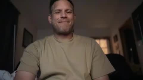 Snapshot of mackincaliallday chatting on 05.18.26 MackinCaliAllDay online show from 05.18.26