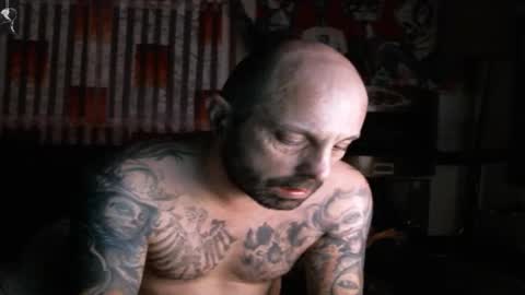 Snapshot of mad_dem0n chatting on 11.12.25 Manuel online show from 11.12.25