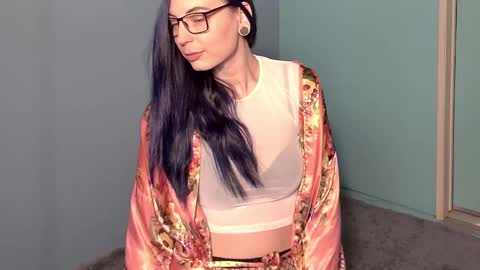 Snapshot of madam_edgewood chatting on 12.02.24 Madam Edgewood online show from 12.02.24