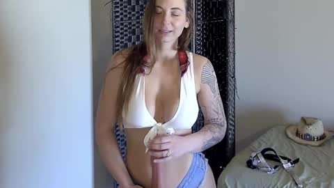 Snapshot of madam_edgewood chatting on 09.29.25 Madam Edgewood online show from 09.29.25