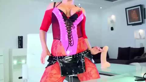 MadameXXX777 online show from 11.28.25