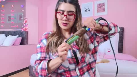 Snapshot of maddie_beauty chatting on 11.27.25 Maddie online show from 11.27.25