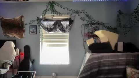 Snapshot of maddlips chatting on 02.04.26 Rat Boy online show from 02.04.26