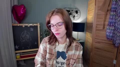 Snapshot of madelaines chatting on 09.09.25 madelaines online show from 09.09.25