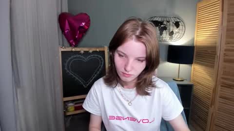 Snapshot of madelaines chatting on 09.17.25 madelaines online show from 09.17.25