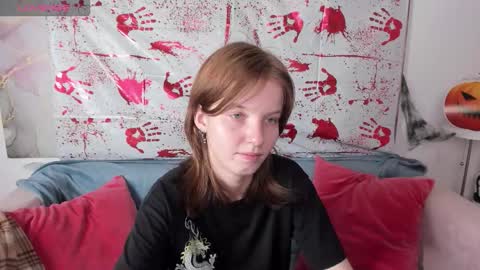 Snapshot of madelaines chatting on 10.25.25 madelaines online show from 10.25.25