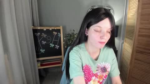 Snapshot of madelaines chatting on 11.26.25 madelaines online show from 11.26.25