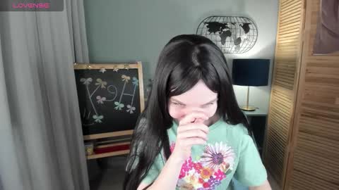 Snapshot of madelaines chatting on 11.30.25 madelaines online show from 11.30.25