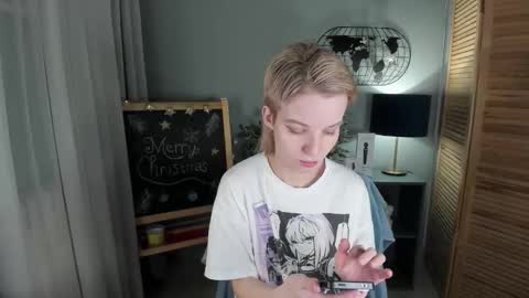 Snapshot of madelaines chatting on 12.21.25 madelaines online show from 12.21.25