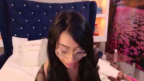 Madelene hills online show from 04.08.26