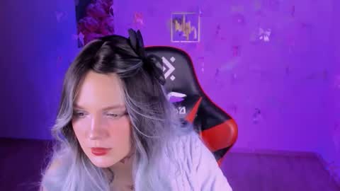 Snapshot of madeline_doll chatting on 11.25.25 Madeline online show from 11.25.25