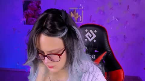 Snapshot of madeline_doll chatting on 11.28.25 Madeline online show from 11.28.25