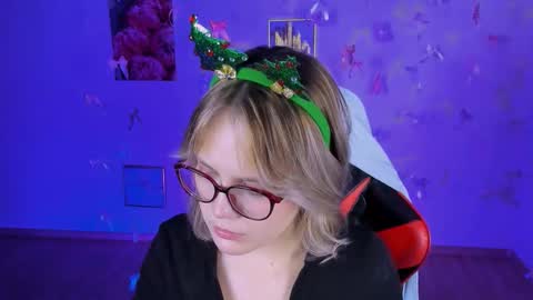 Snapshot of madeline_doll chatting on 11.30.25 Madeline online show from 11.30.25