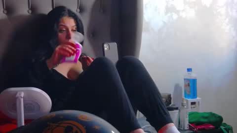 Snapshot of madelynvelure chatting on 11.01.25 madelynvelure online show from 11.01.25