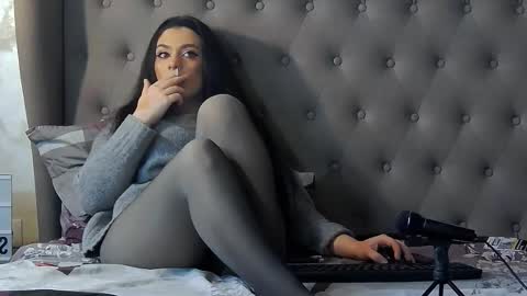 Snapshot of madelynvelure chatting on 11.19.25 madelynvelure online show from 11.19.25