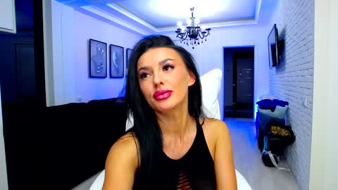 Snapshot of madena_ chatting on 12.22.24 Magda online show from 12.22.24