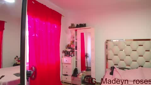 madelyn roses online show from 01.07.25