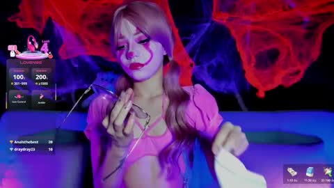 Snapshot of madiixwatson chatting on 10.24.25 Madison Watson online show from 10.24.25