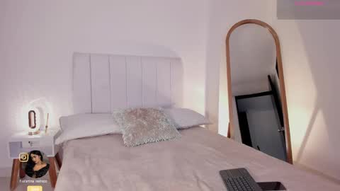 Valentina   1030   530  -  online show from 02.25.25