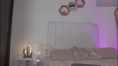 Valentina   1030   530  -  online show from 11.19.25